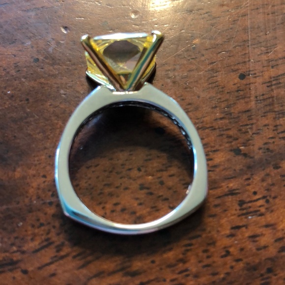 Ring - Picture 2 of 4